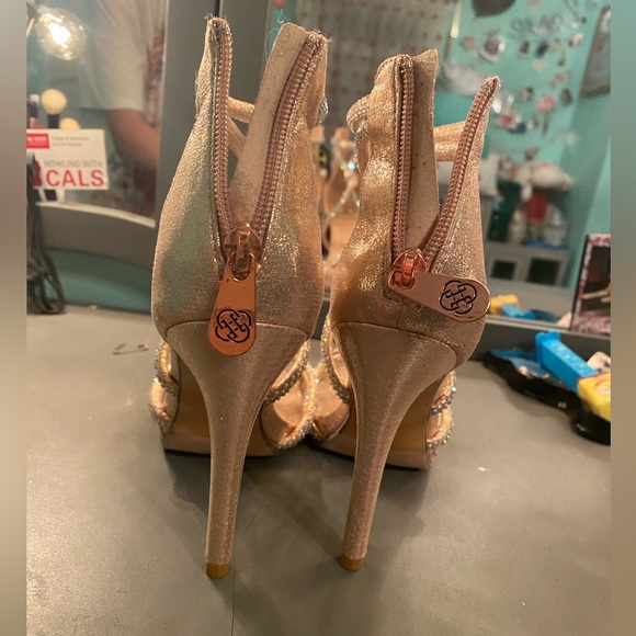 Daisy Fuentes Heels - Picture 10 of 16